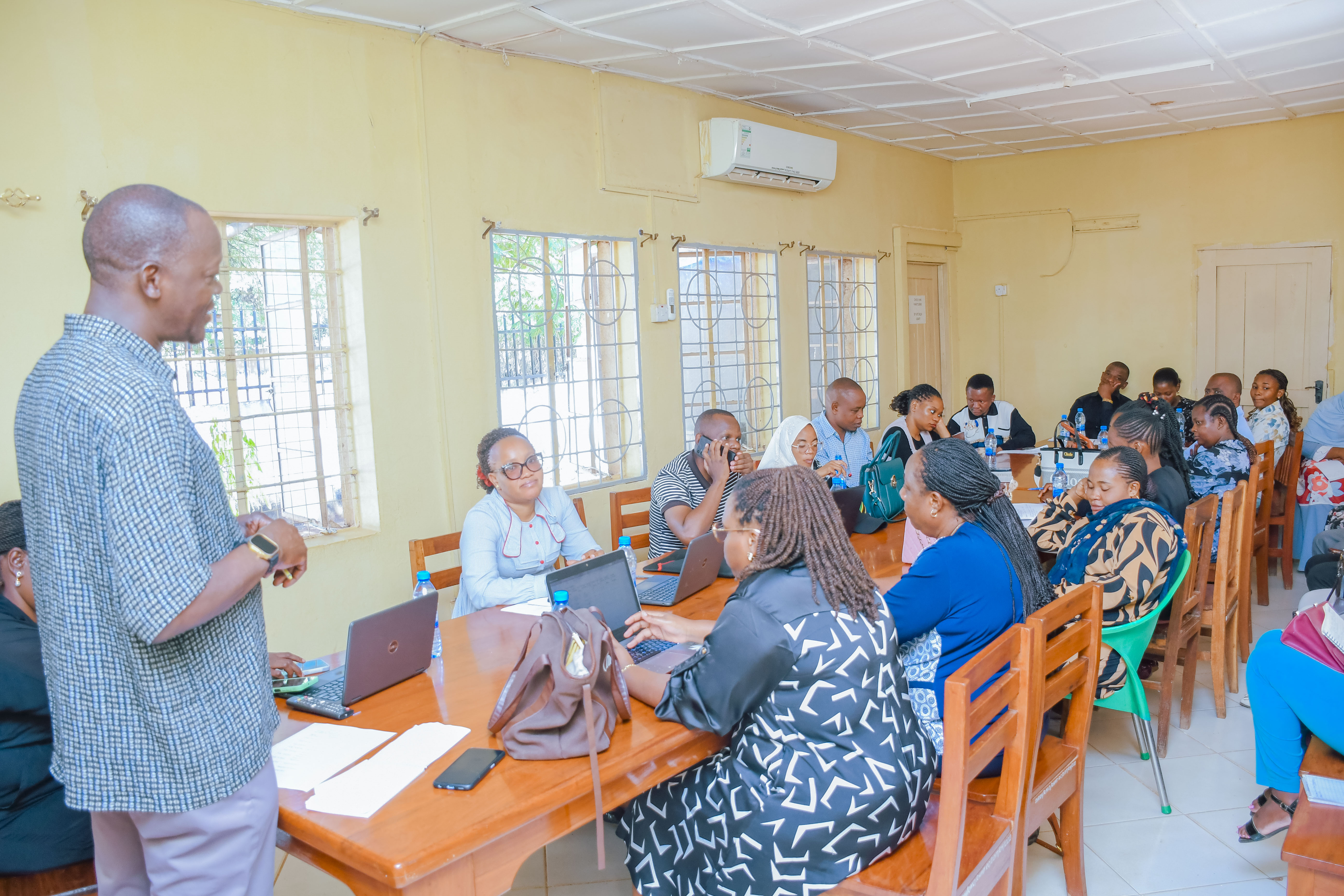 MAAFISA USTAWI WA JAMII SHINYANGA WAJENGEWA UWEZO KUHUSU UTOAJI WA HUDUMA KWA KUFUATA MIONGOZO.