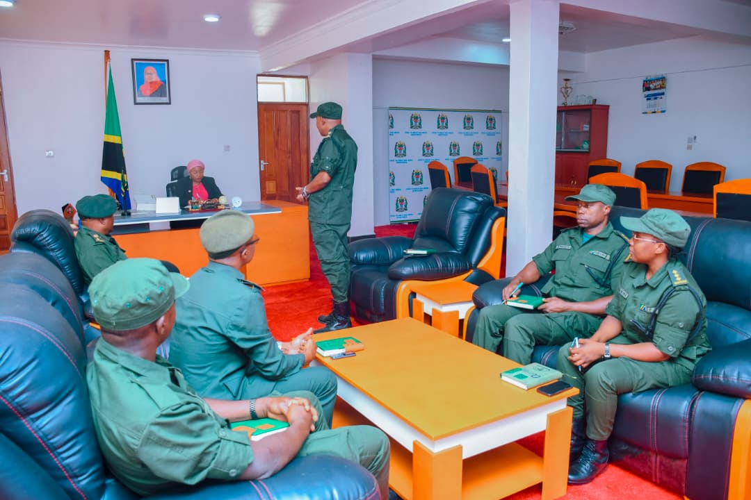 RC MHITA AKUTANA NA KAIMU KAMANDA WA TFS KANDA YA MAGHARIBI, WAZUNGUMZIA UHIFADHI WA MISITU SHINYANGA